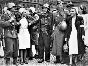 «Идем рубать немцев»: как коллаборационисты из Русской освободительной армии в 1945 году освободили Прагу