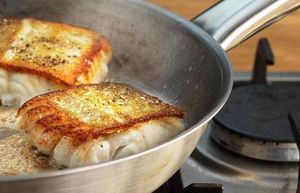 Простой способ, как пожарить рыбу без неприятного запаха по всей квартире