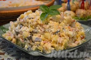 Рецепт салата с копченой курицей и грибами