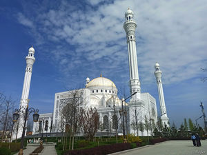 Самая большая мечеть Европы находится в чеченском городе Шали, она прекрасна