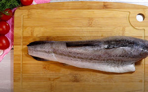 Готовим бюджетный минтай вкуснее красной рыбы: тонкость в сливочной заливке