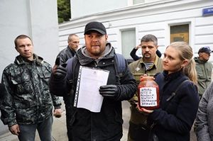Депутат с банкой крови и казаки: "Мочи козлов, спасай Россию!"