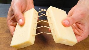 Сыр в кляре в раскаленном масле: насаживаем на шпажки и делаем шашлычками