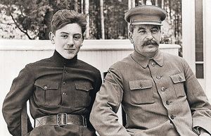 Дети первых советских руководителей на фронте, или Как служилось в армии «золотой молодежи»