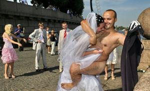 15 стрёмных кадров с суровой русской свадьбы, на которые даже смотреть стыдно