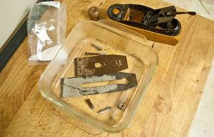 Как избавить металлические детали от ржавчины простым средством, которое стоит в шкафчике на кухне