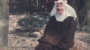 История Энн Рассел Миллер, светской львицы и миллионерши, которая стала монахиней