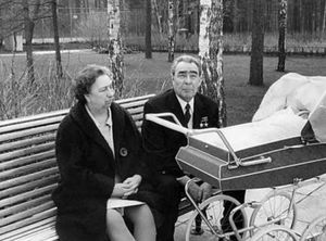 «Она как чемодан без ручки»: как Брежнев относился к своей жене