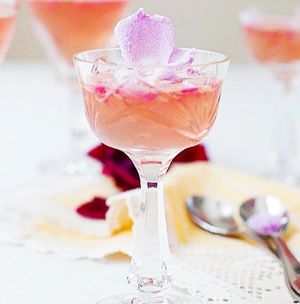 Желе из шампанского и лепестков роз