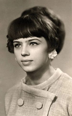 Елене Пресняковой уже 74 года. Как выглядит певица без макияжа и ее роскошные волосы