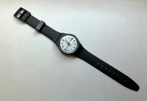 Обзор пластиковых швейцарских часов Swatch Once Again GB743