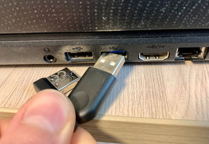 Мало кто знает, почему USB-разъём можно вставить только одной стороной