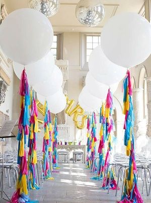 30 вдохновляющих идей с воздушными шарами для свадебных торжеств