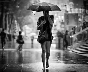 "Помоги мне"- прошептал незнакомец, лежавший под дождем, Лера бросилась к нему, но после произошло самое страшное