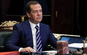 Медведев: отношения РФ и Запада за последние годы катастрофически ухудшились