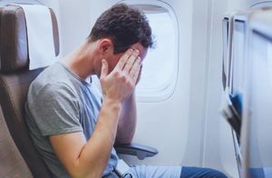 Почему люди часто плачут в самолетах