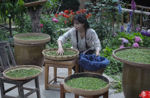 Видео: Как в Китае делают чай, и почему жители считают его больше, чем просто напитком