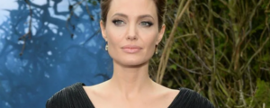 Анджелина Джоли побывала в лагере беженцев в Африке