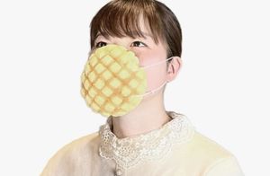 Хлебобулочная защита: зачем в Японии выпускают съедобные маски