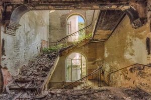 45 уникальных фото самых живописных заброшенных зданий