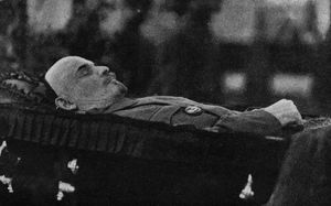 Странные смерти людей, которые ухаживали за «мумией» Ленина