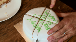 Почему нарезание торта треугольниками - неправильно, и еще 5 кулинарных советов