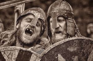 Видео: Археологи нашли двух кровных викингов и помогли им встретиться спустя 1000 лет