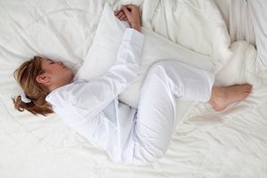 10 странных приемов для комфортного сна, которые у многих вызовут недоумение