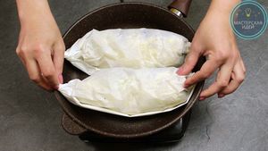Скумбрия в пергаменте на сковороде без масла: получается вкусная, нежная рыба и кухню проветривать не надо