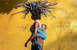 20 фото африканок, которые носят на своих головах самые невероятные вещи