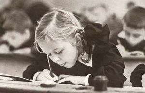Почему советским школьникам запрещали пользоваться шариковыми ручками на уроках