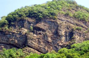 Видео: Как крепость Пери-кала оказалась прямо посреди отвесной скалы — загадка веков