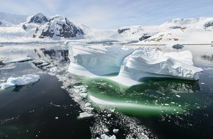 Из-за чего исчезло гигантское озеро в Антарктиде