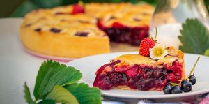 Летний пирог с ягодами и хрустящей корочкой: его легко готовить и можно есть с мороженым