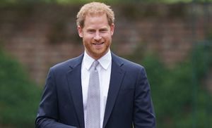Принц Гарри выпустит откровенные мемуары о жизни в королевской семье и "мегзите"