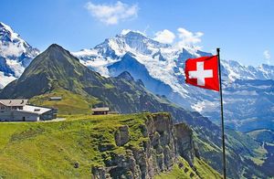 Видео: Как некогда бедная Швейцария вдруг стала одной из богатейших в мире