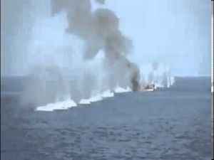 Расстрел сомалийских пиратов с Маршала Шапошникова. Видео