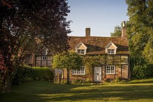 В Англии продается дом с тремя спальнями, садом и телом предыдущего хозяина