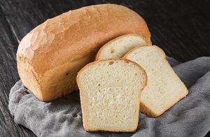 Видео: Сколько стоит буханка белого хлеба в разных странах мира