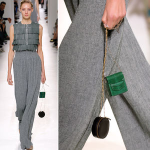 На Неделе моды в Париже Дом Hermes представил  крошечные сумочки