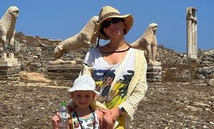 Море и развалины: Татьяна Навка с дочерьми путешествует по Греции