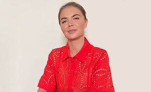 Звездная вещь: где найти красное платье, как у Алины Кабаевой