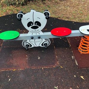 Резиновая плитка для детской площадки: безопасность во время игры. Лёгкий монтаж