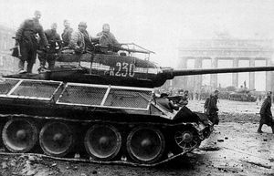 В кино такого не увидеть: зачем советские танкисты рисовали на башнях белые полосы