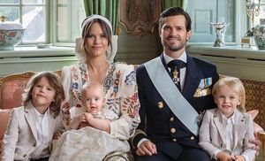 Представлен первый портрет принца Швеции Карла Филиппа и принцессы Софии с тремя детьми