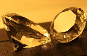 Китайцы разработали стекло, которым можно поцарапать алмаз