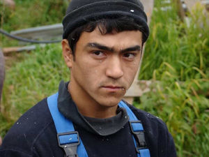 Задаю знакомому таджику вопросы читателей: "почему ведете себя как дома, когда отсюда уедете"