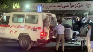 Число жертв взрывов у аэропорта Кабула возросло до 110 человек
