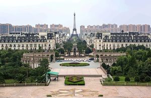 10 городов, скопированных китайцами: почему их Париж и Манхэттен пустуют