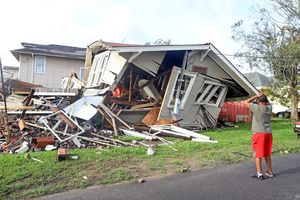 На фотографиях: ураган Ида прокладывает путь разрушения по Луизиане